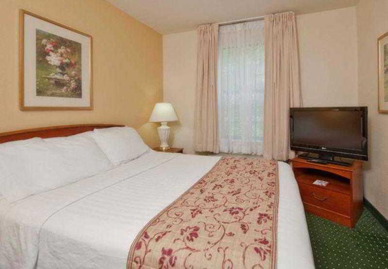 Towneplace Suites Charlotte University Research Park Camera foto